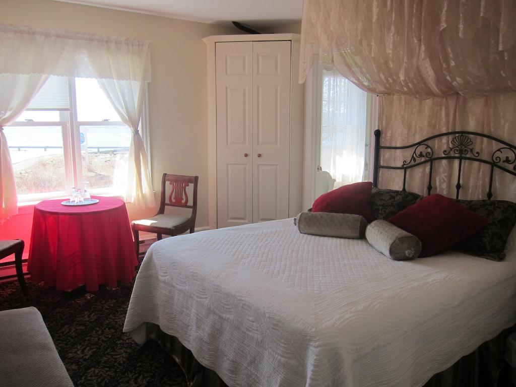 Salmon River Country 3*